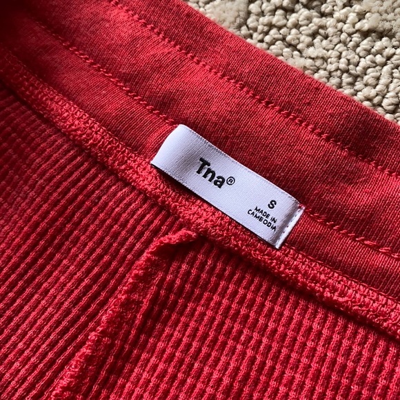 WORN ONCE Tna | Melrose Waffle Short Hibiscus Red - Picture 4 of 15